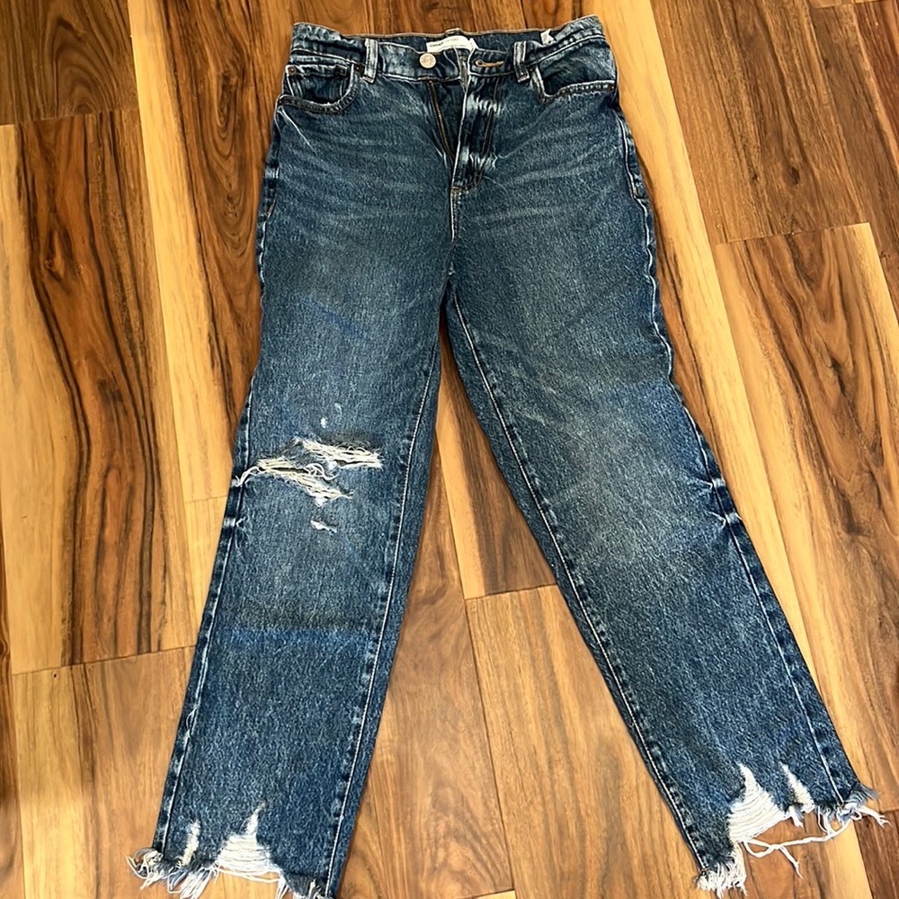 Wore once. Too small. Love these on me wish they can fit me :(
